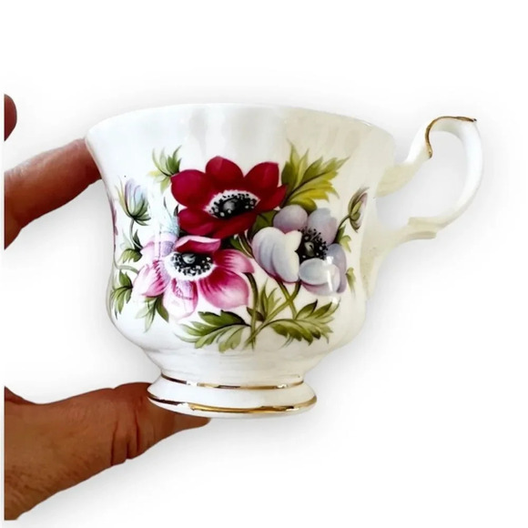 Royal Albert Fine‎ Bone China Flower of the Month March Anemones Floral Teacup - Picture 1 of 11